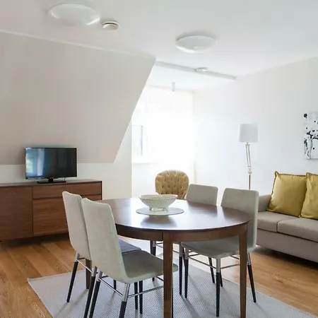 Valgevilla * Тойла