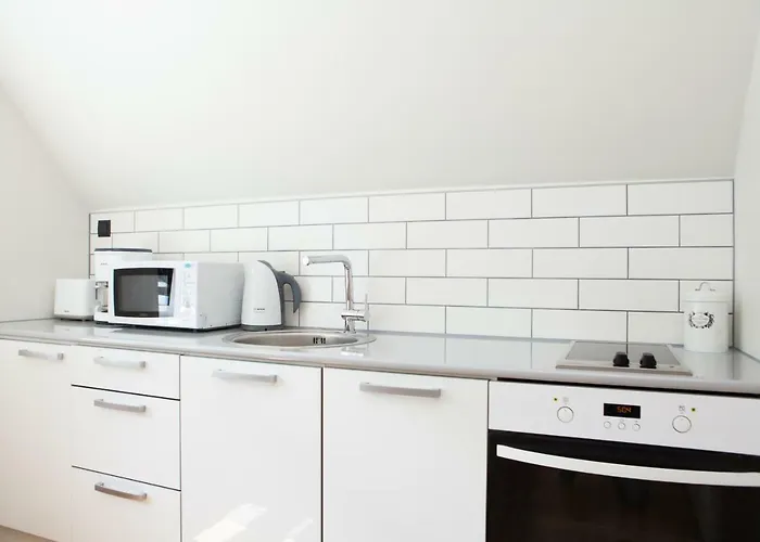 Valgevilla * Тойла